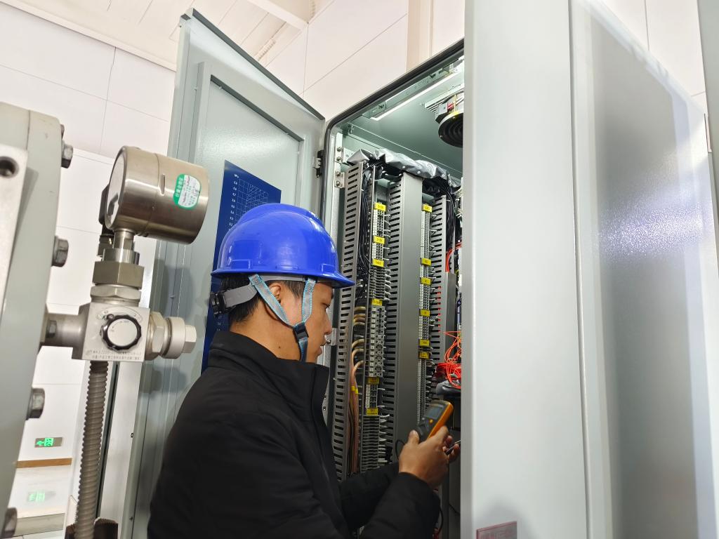 主题教育 · 建新功 | 科技登高——凯发一触即发有限自研GIS就地监测显示装置实现首次工程应用-凯发一触即发