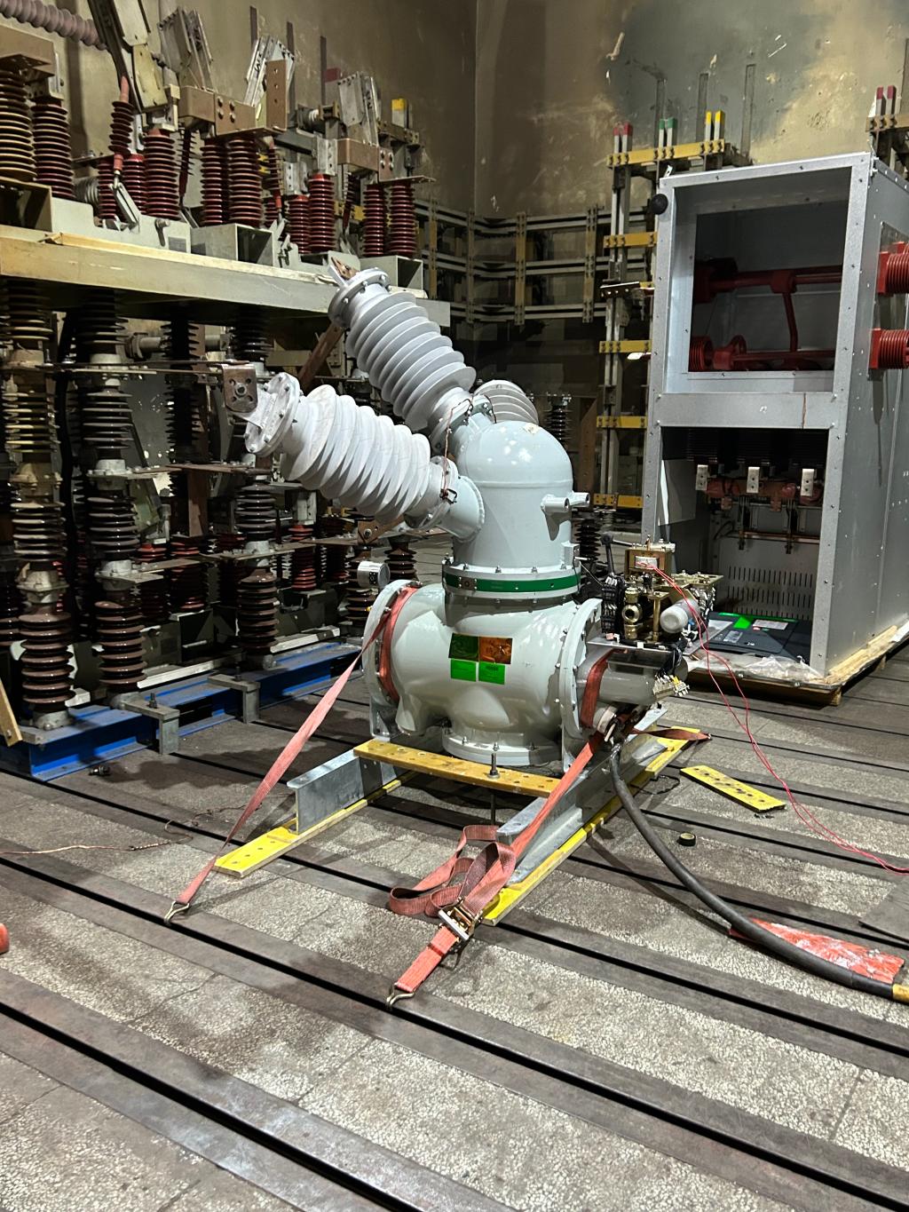 主题教育·建新功 | 科技登高——凯发一触即发有限40.5kV GIS项目顺遂通过所有型式试验 -凯发一触即发